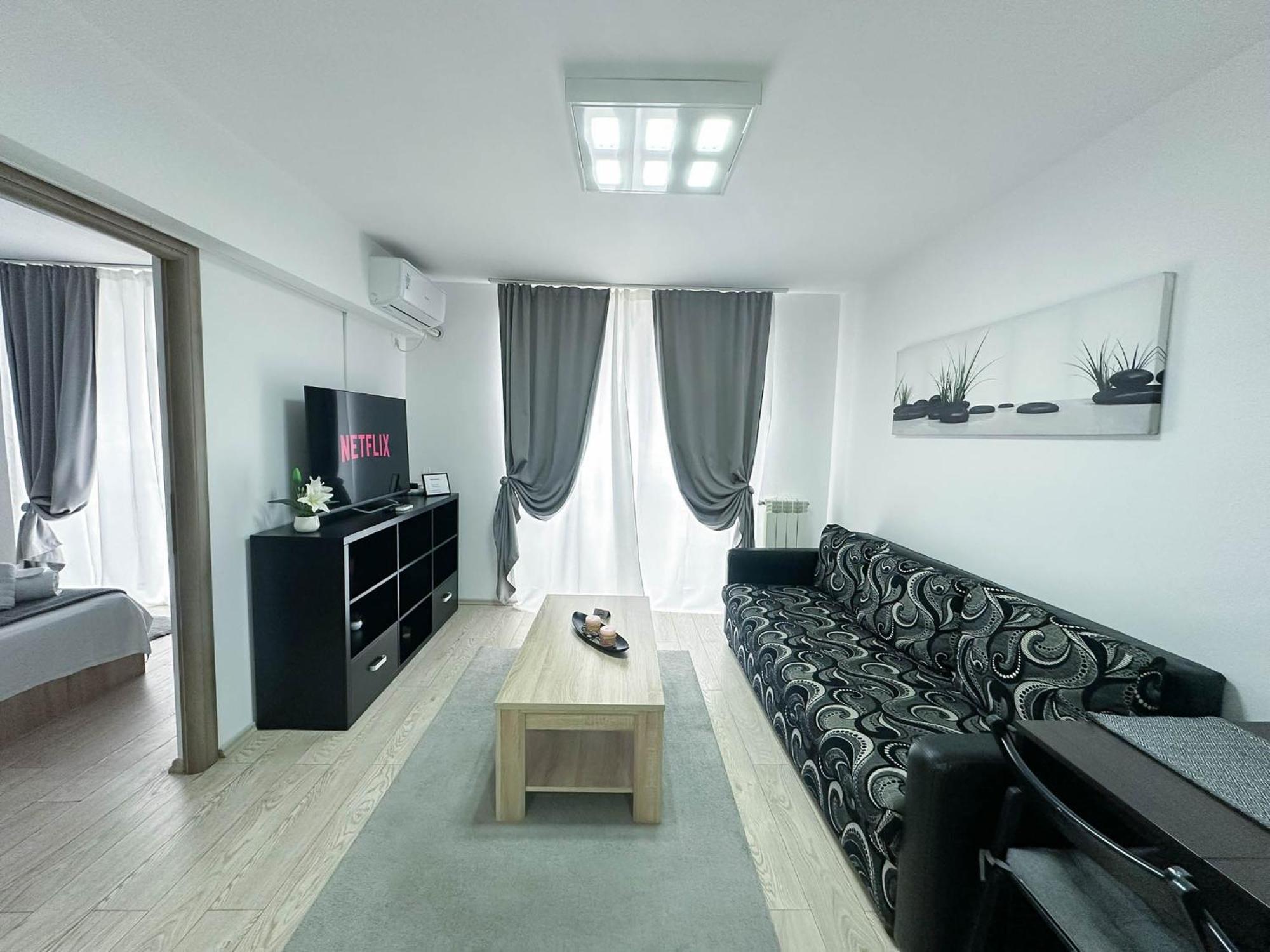 Sunrise Center Apartment *