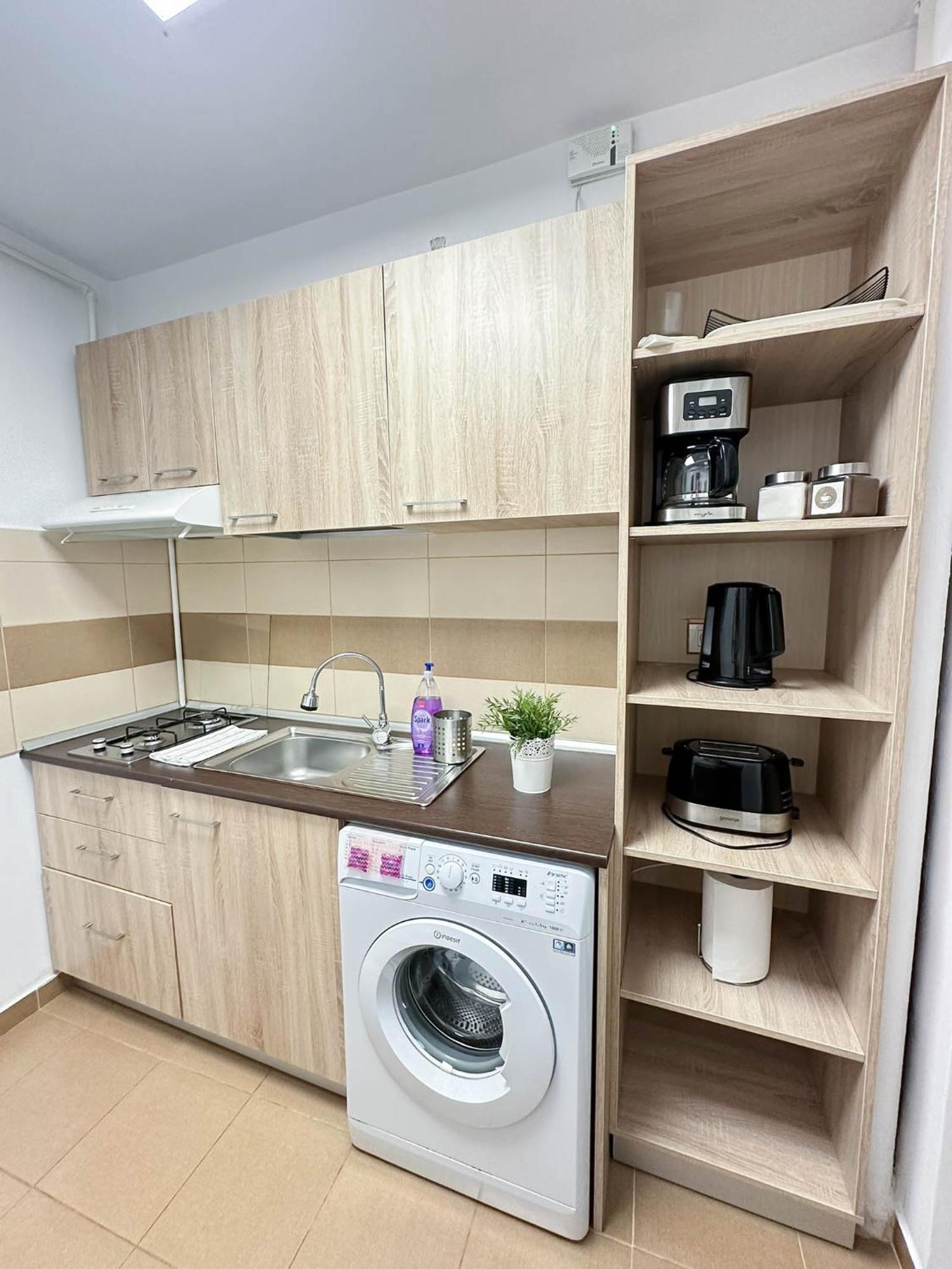 Sunrise Center Apartment *
