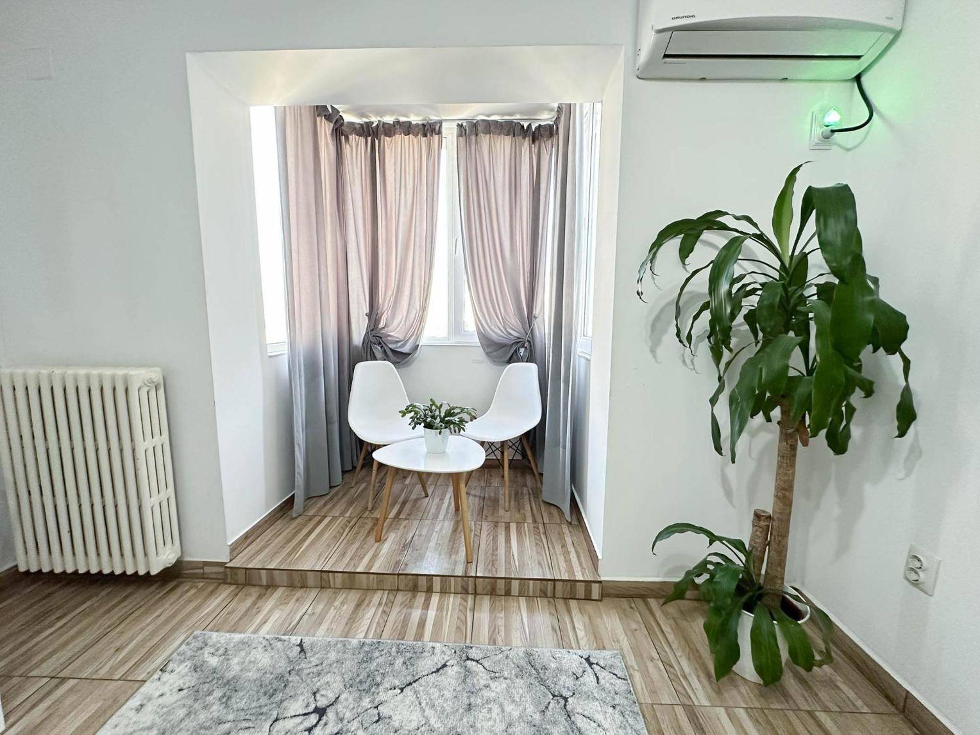 Sunrise Center Apartment